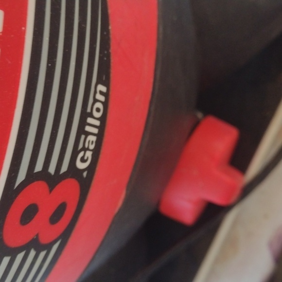 Craftsman 8 Gallon Wet/Dry Vacuum - Picture 3 of 3